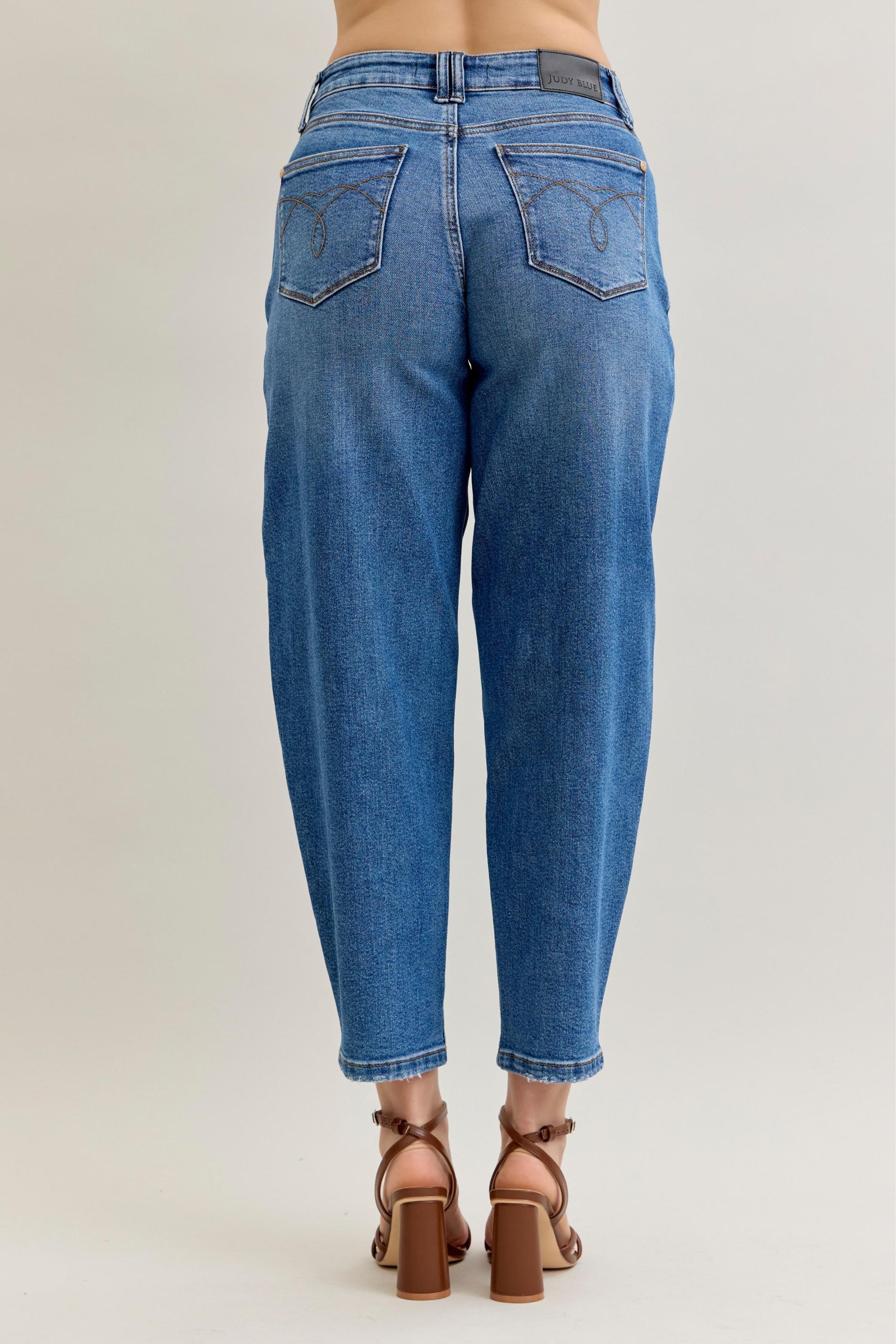 Judy Blue Stitch Pocket Soft Barrel Jeans 881012